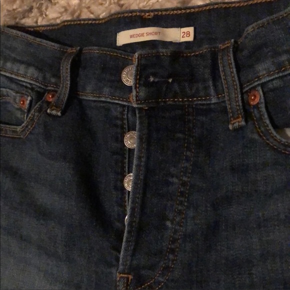 Levi’s Wedgie Denim Shorts - Picture 5 of 10